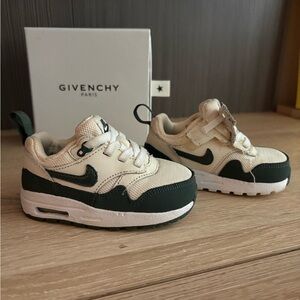 Nike Kids Sneakers - Cream and Dark Green